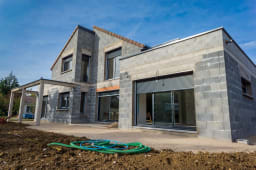 Le march de la construction de maisons est en crise