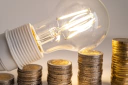 une ampoule et des pices