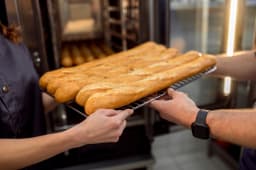 des baguettes de pain.