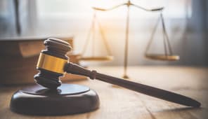 Un marteau pour symboliser le tribunal