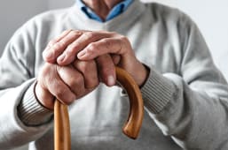 Comment vivent les personnes ges sour le seuil de pauvret