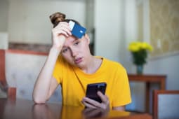 Les arnaques  la carte bancaire se multiplient