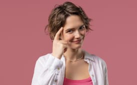 femme rflexion frais assurance vie