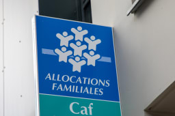 Le logo de la CAF.