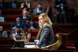 Yal Braun-Pivet a rpondu aux mesures de censure du budget