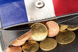 Un porte-monnaie aux couleurs bleu blanc rouge.