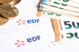 Une facture EDF et des billets.