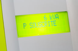 Un compteur Linky indiquant une puissance souscrite  6 KVa
