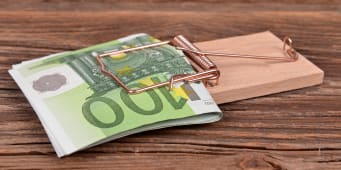 Un billet de 100 euros dans un pige.