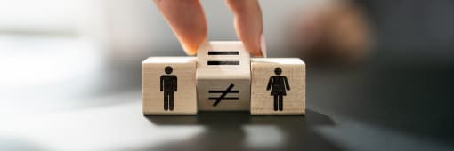 Les carts de salaire entre les femmes et les hommes sont toujours important.