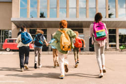 L'Allocation de rentre scolaire est verse en aot.