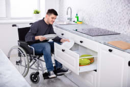 Vous pouvez bnficier d'un crdit d'impt pour adapter votre logement  votre handicap.