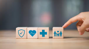 Des cubes de bois avec des symboles de la sant.