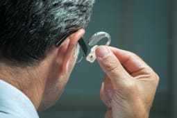 La rpression des fraudes met en garde contre les ventes  domicile de prothses auditives.