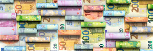 Des billets enrouls.