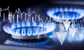 Les symboles du gaz et d'une baisse des prix.