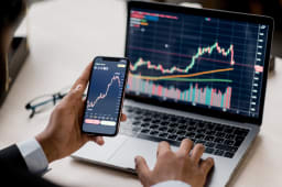 Le CAC 40 stagne autour des 7 850 points.