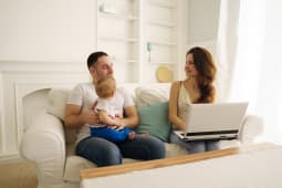 Une proposition de loi veut renforcer le cong parental.