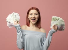 femme billets euros 
