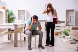 Deux personnes dcouvrent leur logement cambriol
