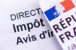 Gros plan sur un document officiel franais concernant les impts.