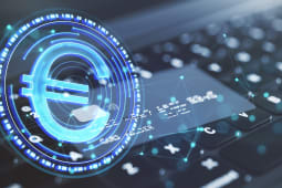 Gros plan sur un clavier d'ordinateur portable et d'une carte bancaire avec une pice d'euro numrique.