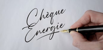Les mots ch&egrave;que &eacute;nergie &eacute;crits &agrave; la main.