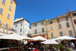France, Provence, Hy&egrave;res, place du march&eacute;