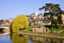 La rivi&egrave;re Sarthe &agrave; Le Mans en France
