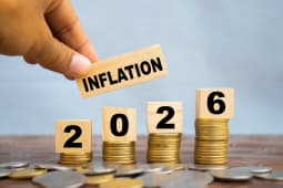 Des pi&egrave;ces de monnaie et l'inscrption inflation 2026
