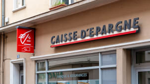 Chartres, France - 23 juillet 2023: Enseigne et logo d'une agence bancaire Caisse d'Epargne, banque mutualiste fran�aise constitu�e autour de quinze caisses d'�pargne r�gionales