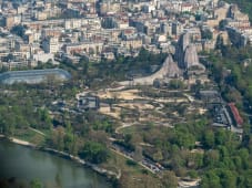 Vue a&Atilde;rienne d?un zoo urbain entour&eacute; de b&acirc;timents r&eacute;sidentiels. vincennes