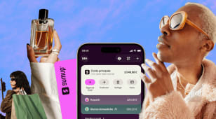 Personnes styl�es, t�l�phone, carte SumUp, shopping, parfum, fond violet.
