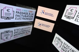 Affiches sur la facturation &eacute;lectronique et ses dates de transition.