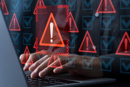 Les pirates informatiques identifient et exploitent les vuln&eacute;rabilit&eacute;s de s&eacute;curit&eacute; dans les logiciels et les syst&egrave;mes pour lancer des attaques. Concept de cyberattaque.