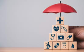 Blocs de bois avec des ic&ocirc;nes m&eacute;dicales et un parapluie.