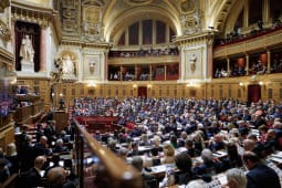 Certains s&eacute;nateurs d&eacute;clarent des dons insolites.