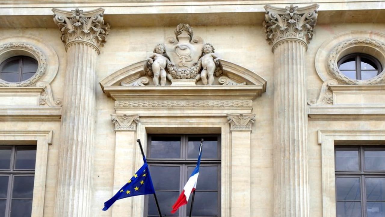 Pension alimentaire : un enfant majeur a le droit de poursuivre un parent pour financer ses études