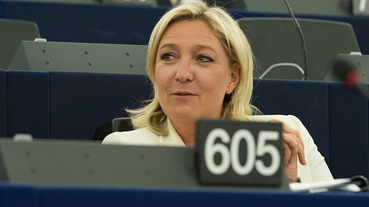 Le Pen préfère un budget même « imparfait » avant la présidentielle mais pose de multiples lignes rouges