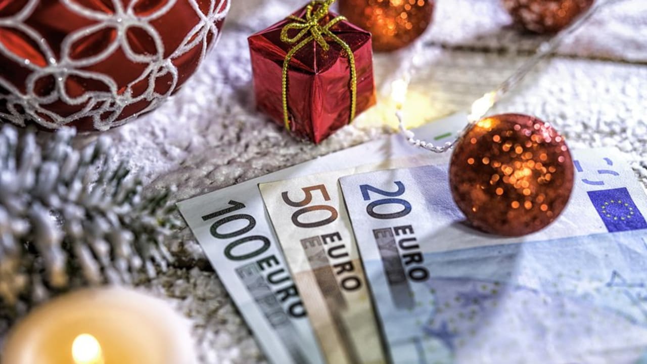 Fêtes de fin d'année : 3 solutions pour faire un cadeau à un salarié à domicile