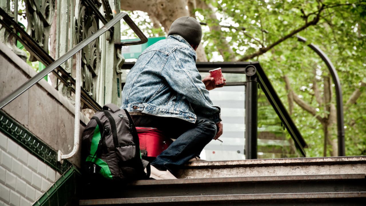 « Désolé, j'ai pas de monnaie » : une solution de dons dématérialisés aux sans-abris lancée à Lille