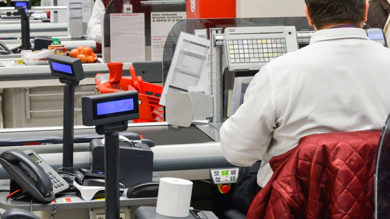 Corse, Bretagne... Ces régions où les Français font le plus de microdons avec leur carte bancaire