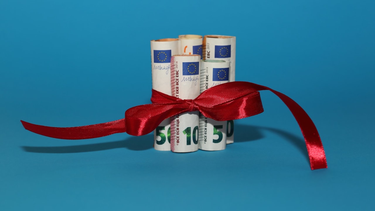 « Je déclare des dons. Comment les impôts font la différence entre le crédit de 75% et 66% ? »