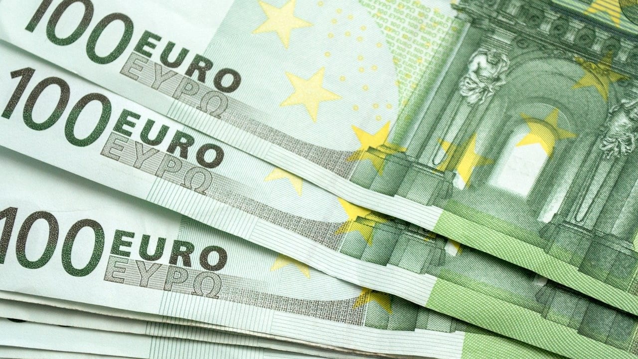 Aide carburant de 100 euros, fiscalité des pensions alimentaires et rachat de crédit : les 3 infos argent du jour