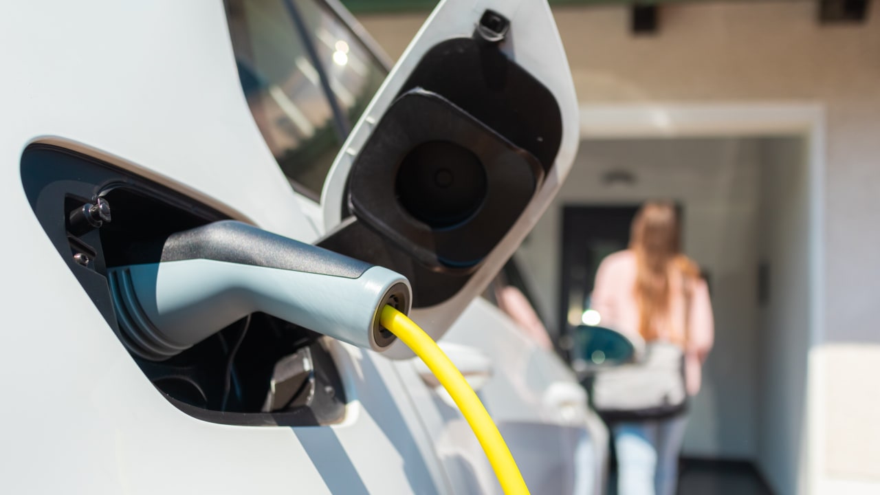 Prime de 1 000 euros pour sortir du gaz, voitures électriques... Les nouvelles mesures du plan d'électrification