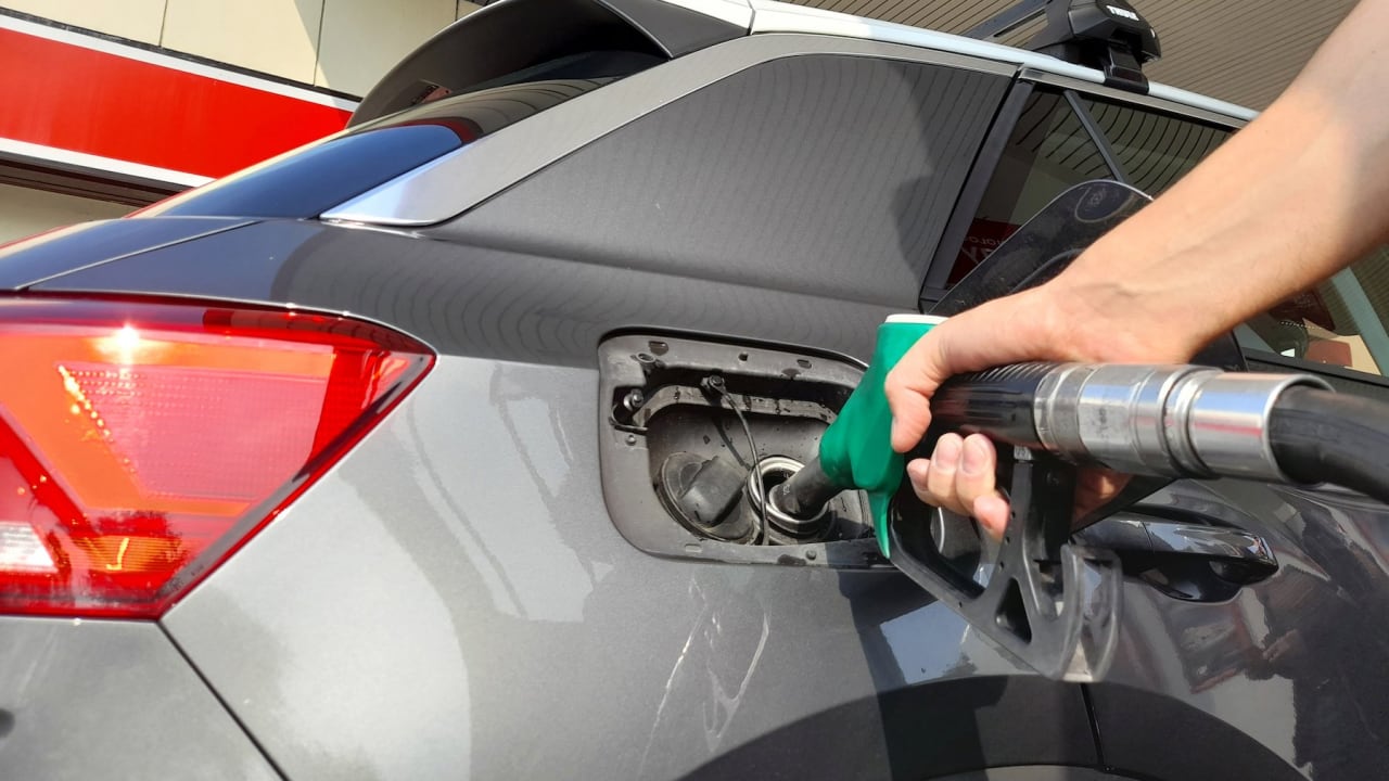 Taxes sur les carburants : un surplus de recettes fiscales de « très inférieur au coût de la crise pour les finances publiques »