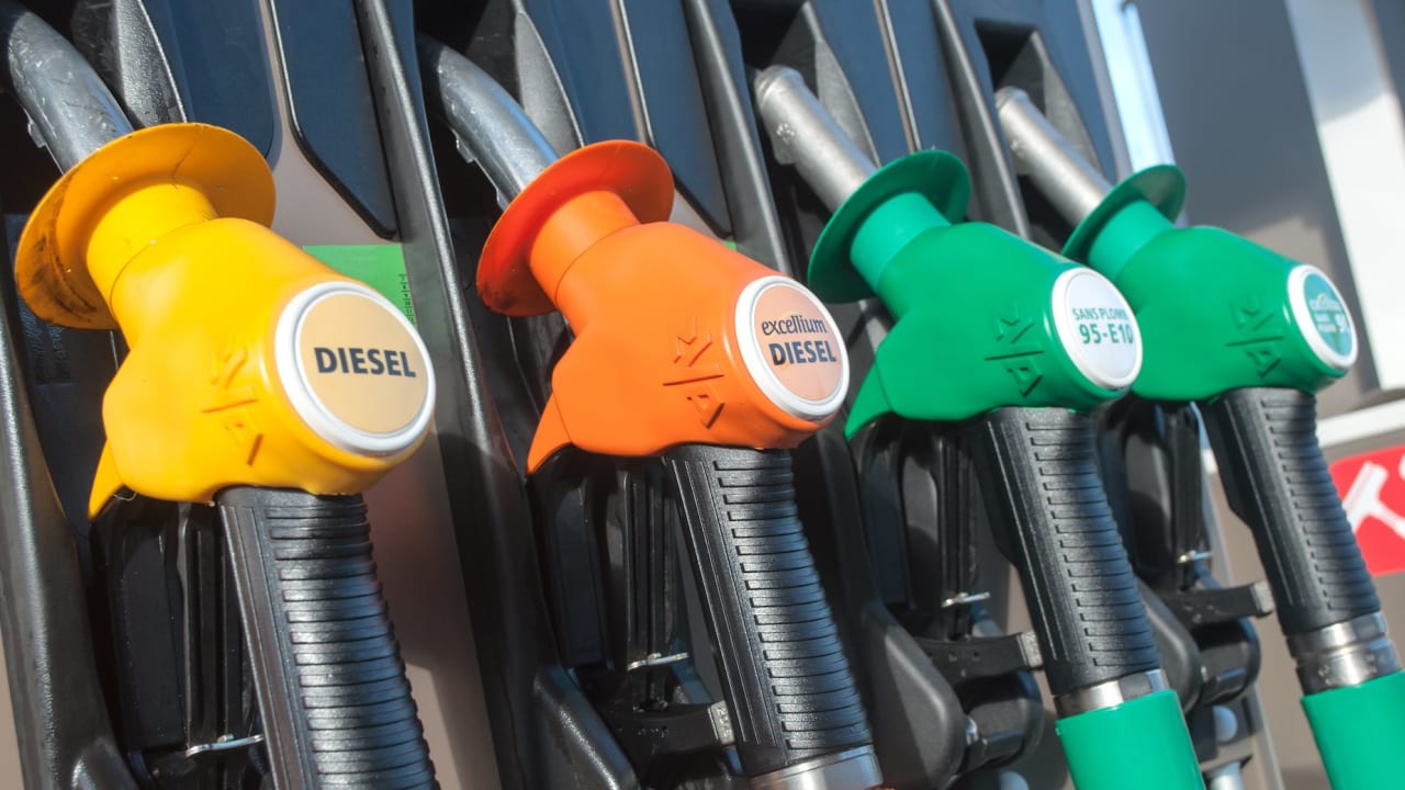 Carburants : le gazole et le SP95-E10 repassent sous les 1,90 euro le litre