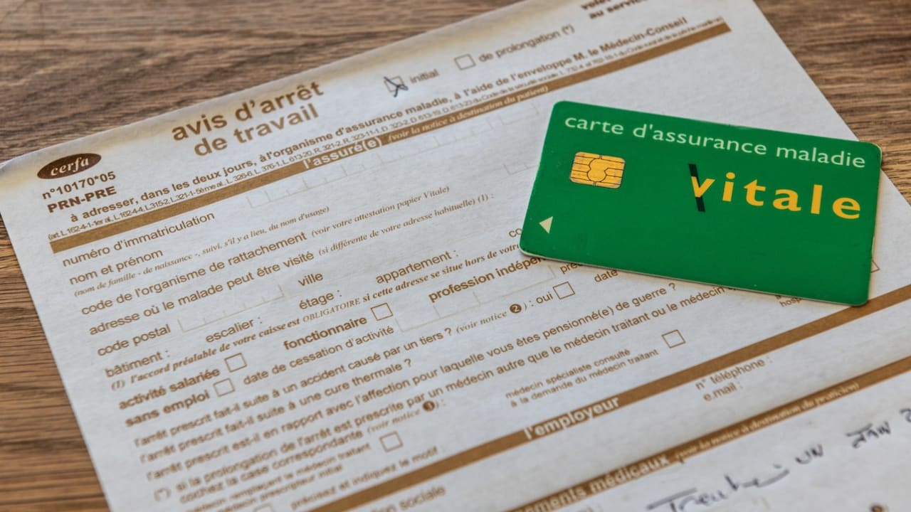 Arrêts de travail : les partenaires sociaux devront trouver 1 milliard d'euros d'économies