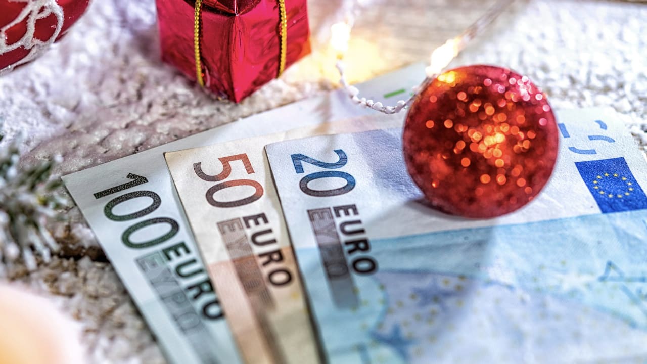 Prime de Noël bloquée à 1 000 francs, découvert autorisé « supprimé »... Les 3 infos immanquables du jeudi 30 octobre