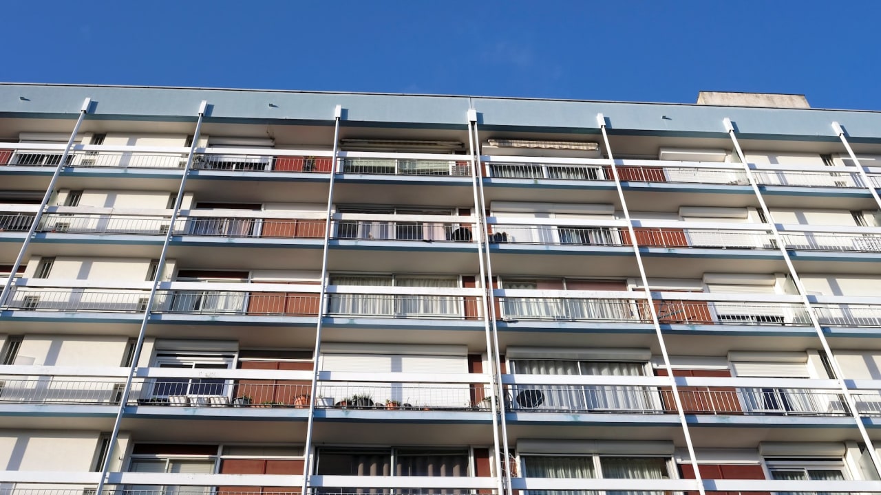 Le ministre du Logement veut des mesures contre le squat et les locataires HLM délinquants